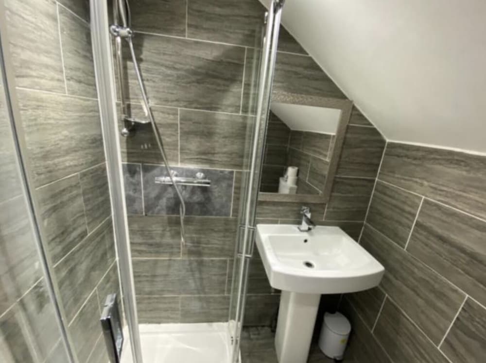 Фото Roundhay Apartments