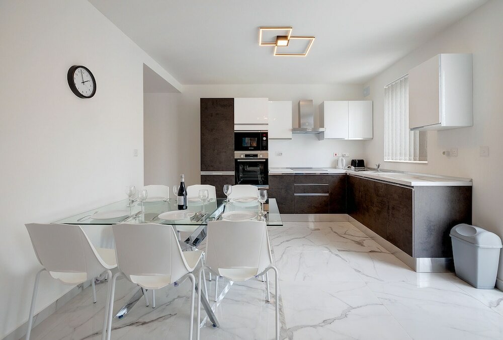 Фото Stylish 2br Apartment in Central St Julians