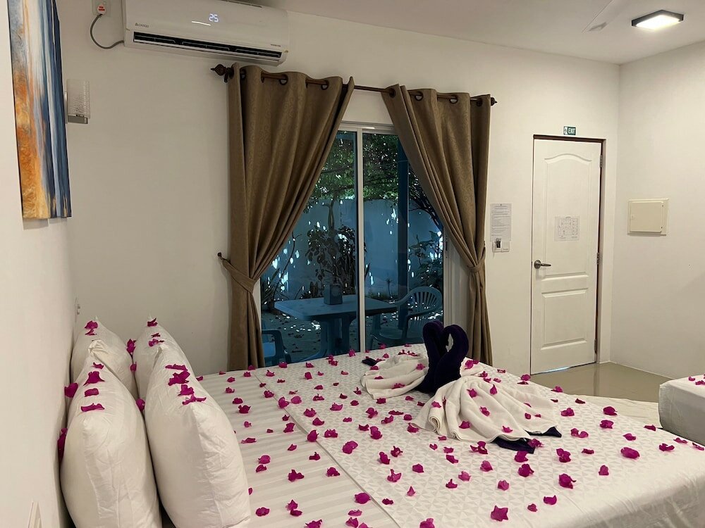 Фото Lagoon Villa Thoddoo