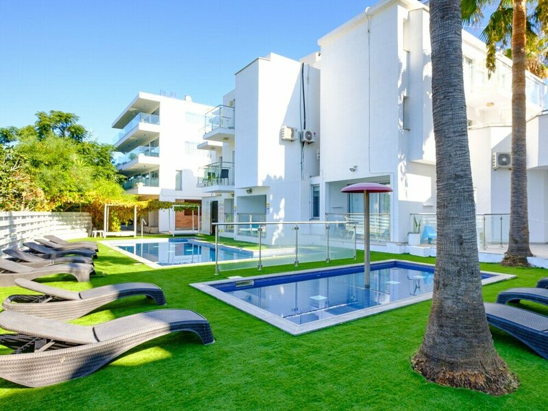Гостиница Sanders Rio Gardens - Compact Studio With Shared Pool and Terrace в Айя-Напе