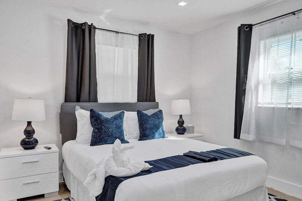 Фото Waterfront Newly Renovated 4 Br Home