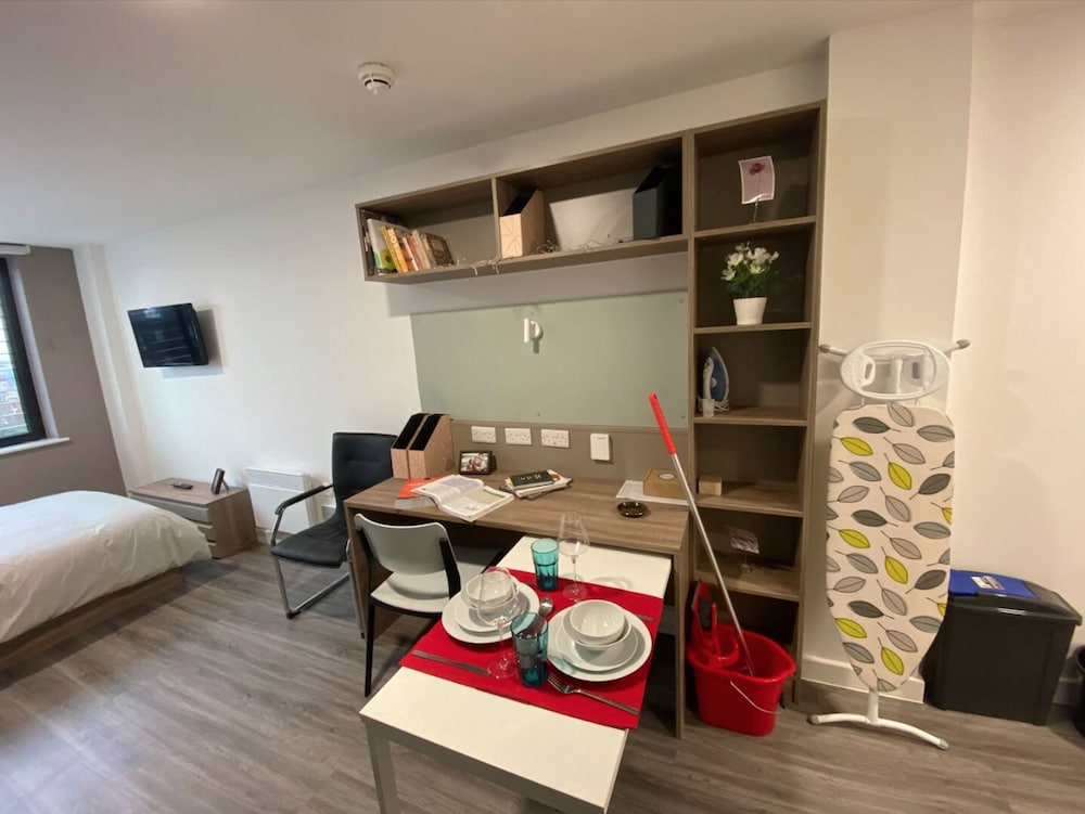 Фото Ensuite Rooms and Studios in Portsmouth