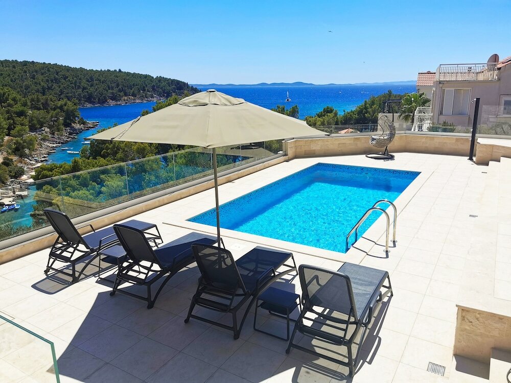 Фото Beachfront villa Senses for 12 in Milna