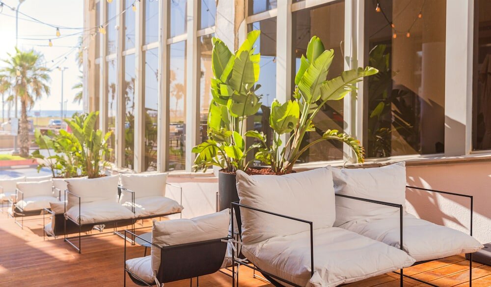 Фото Brown Brut Seafront Hotel