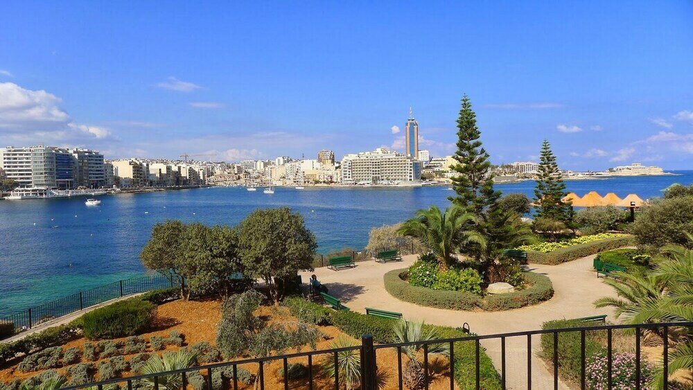 Фото Cosy 1br Penthouse Close to the Promenade