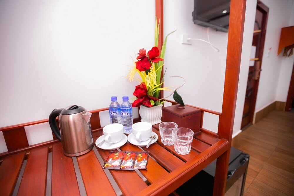 Фото Champion Hotel & Pub