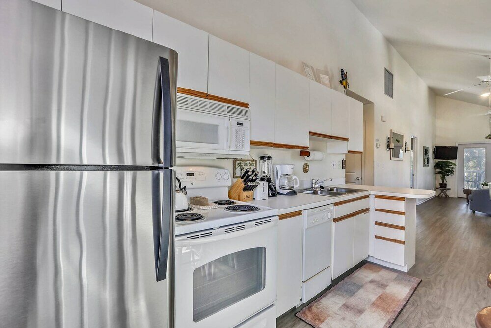 Фото Linger Longer by Avantstay Key West Walkable Gated Community, Shared Pool Week Long Stays Only