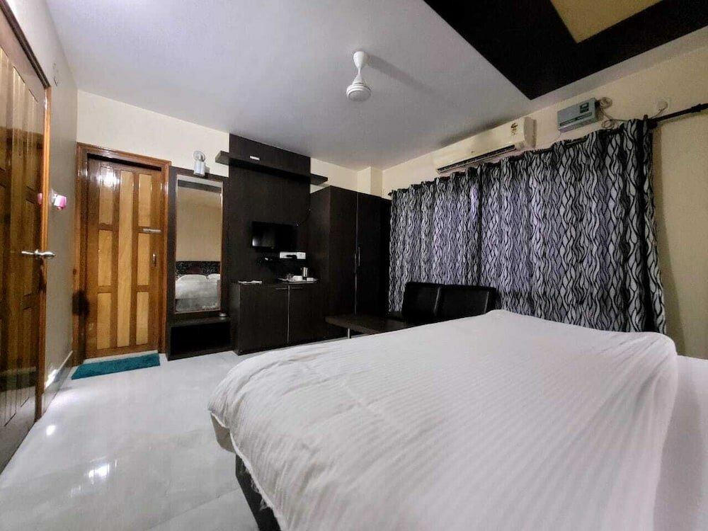 Фото Hotel Pradyut