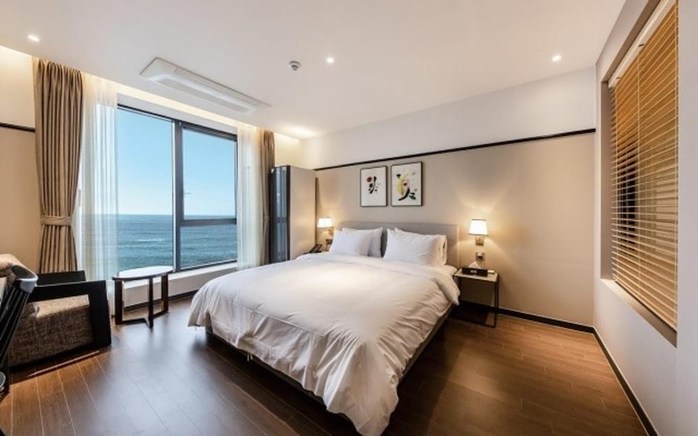 Фото Jeongja Beach Brown Dot