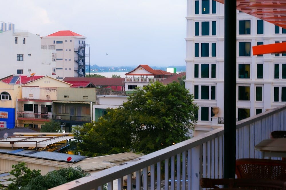 Фото Champion Hotel & Pub