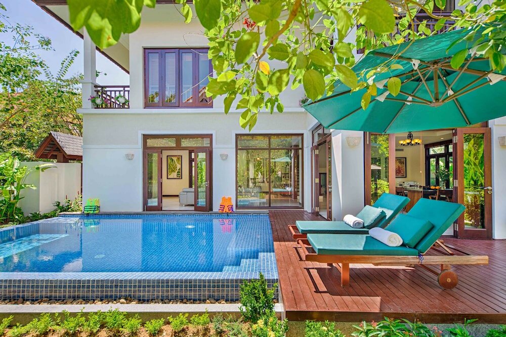 Фото Luxury Danang Beach Pool Villa