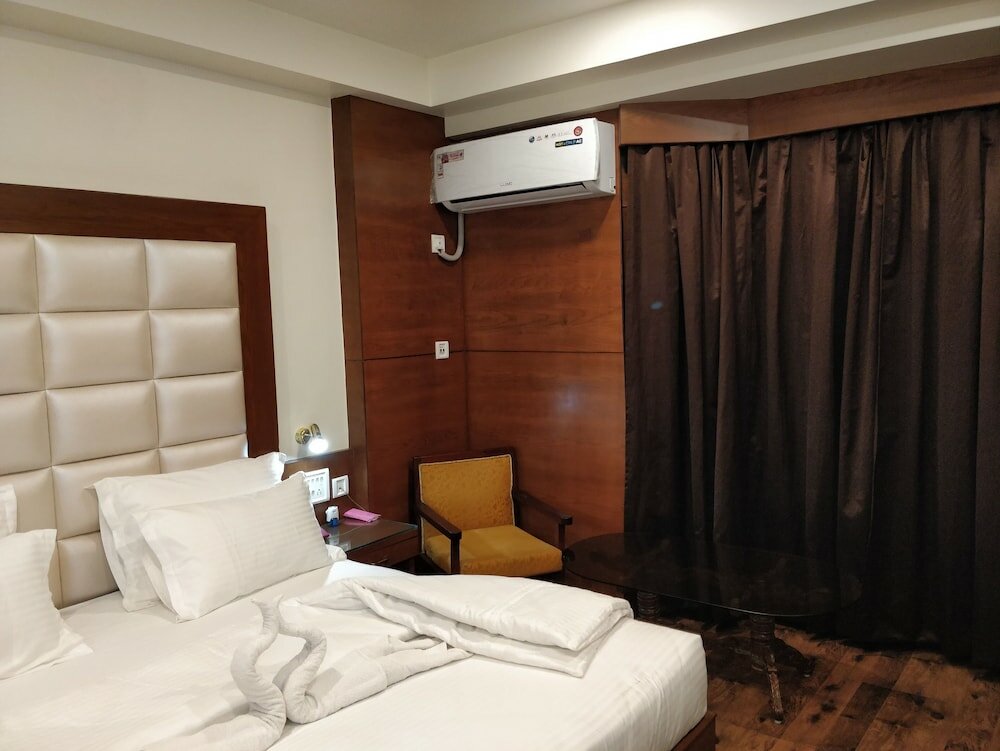 Фото Hotel Yatrik