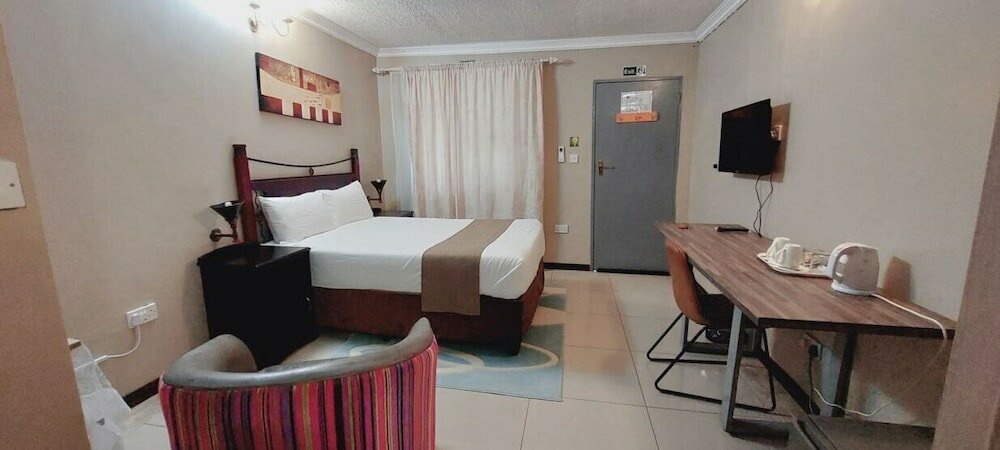 Фото Paje Bush Hotel