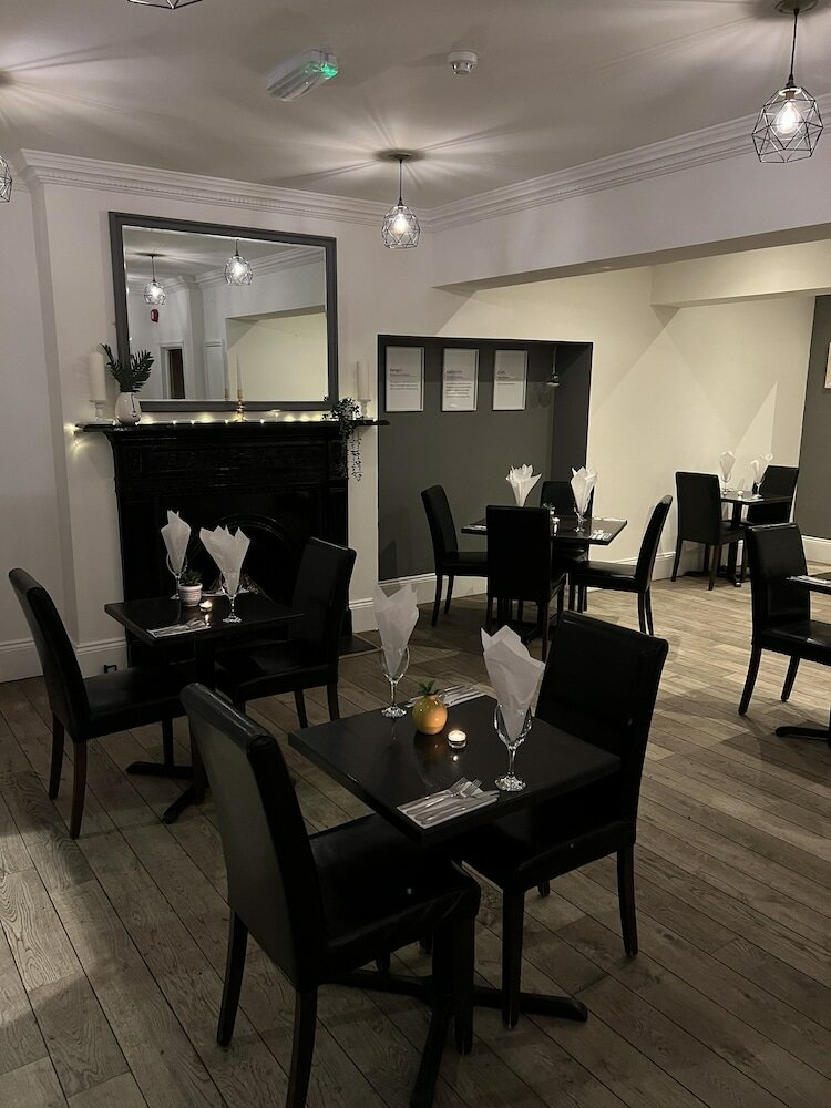 Фото The Sandgate Hotel