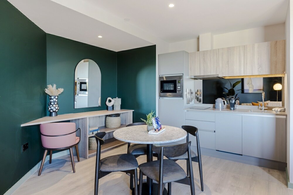 Фото Your Apartment Milton Keynes