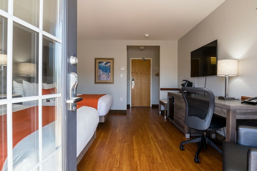 Фото Amsterdam Inn & Suites Moncton