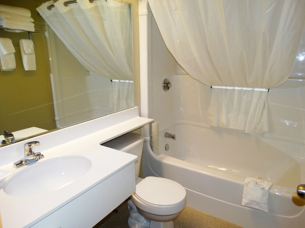 Фото Amsterdam Inn & Suites Moncton