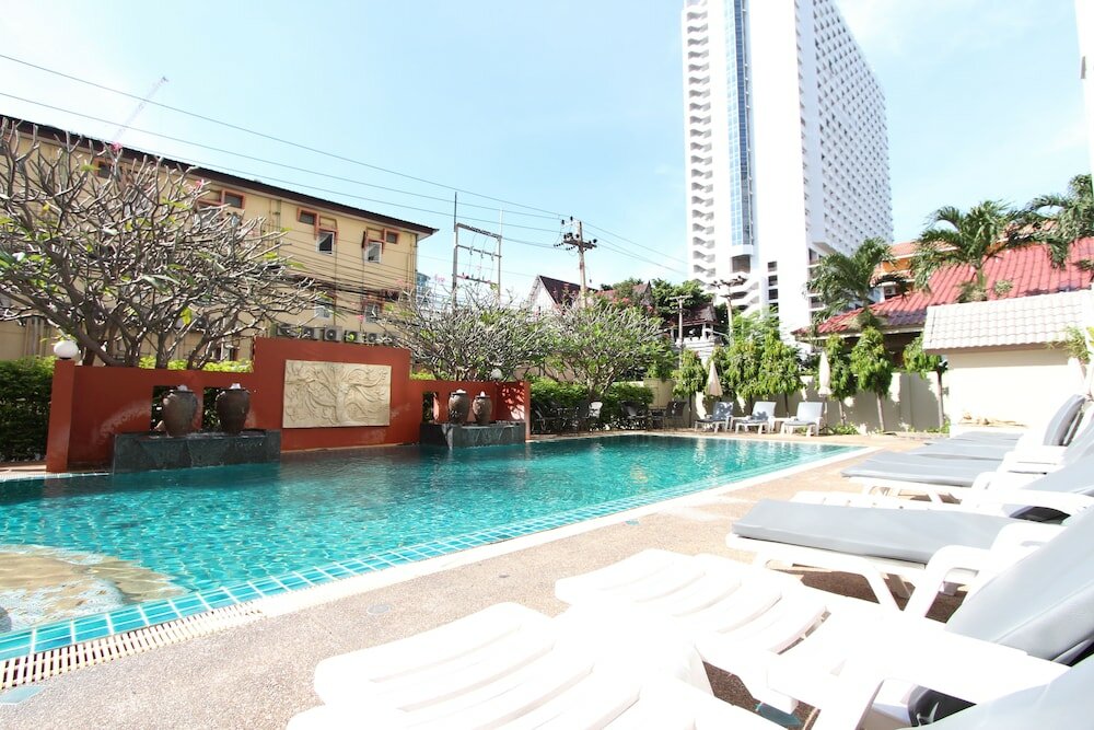 Фото Crown Pattaya Beach Hotel