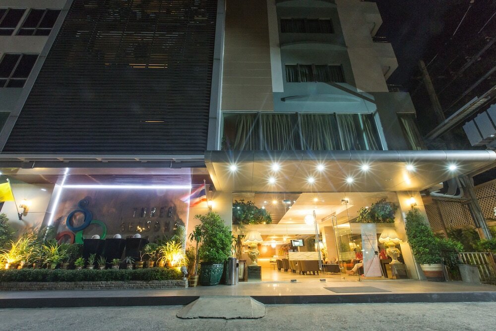 Фото Three Seasons Place