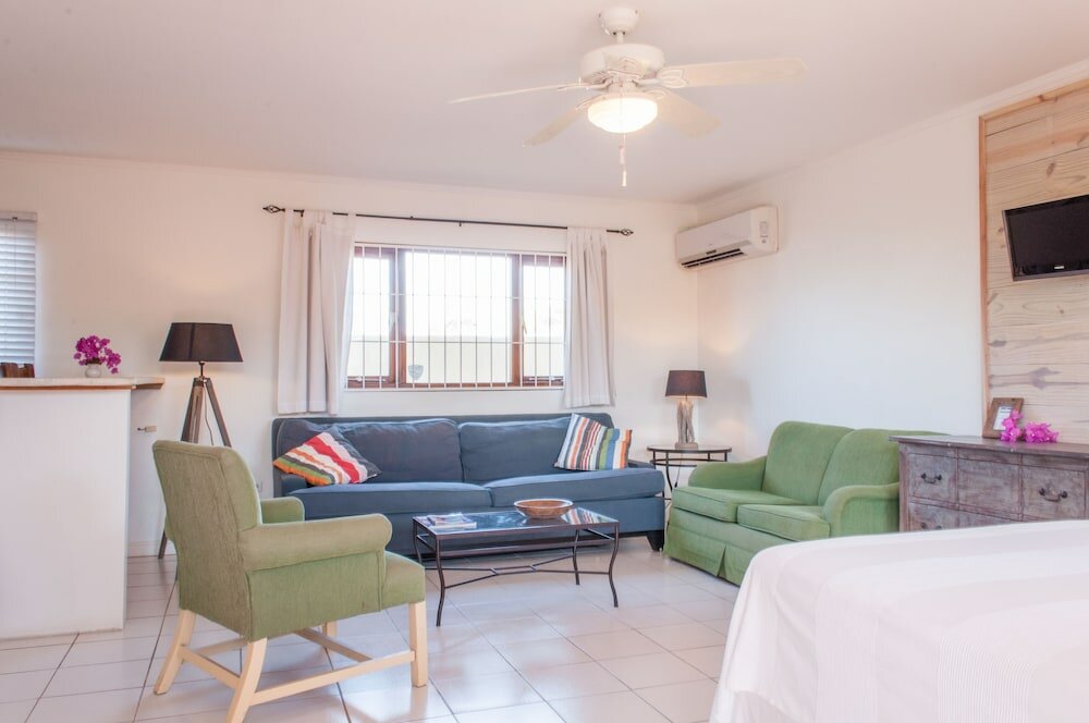 Фото Pauline's Apartments Aruba