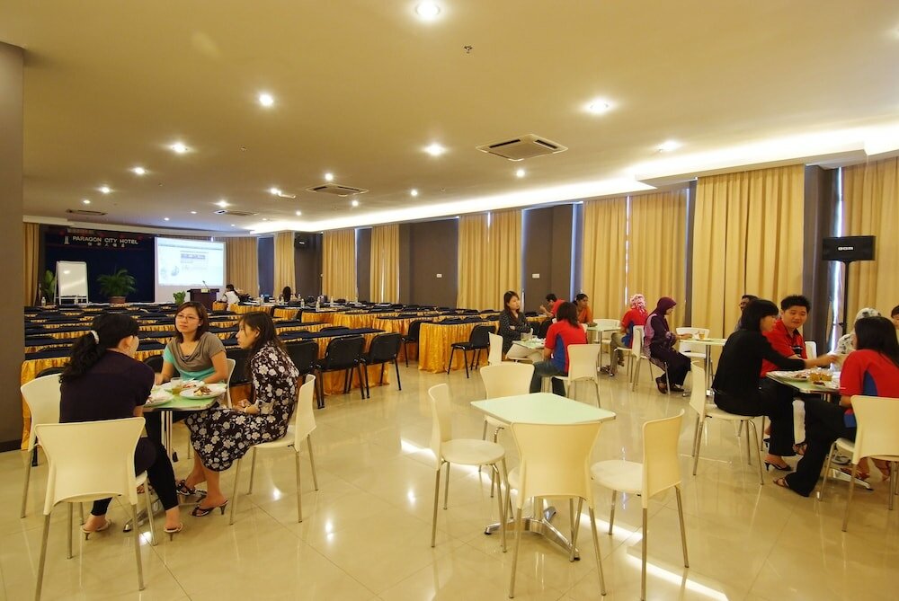 Фото Paragon City Hotel