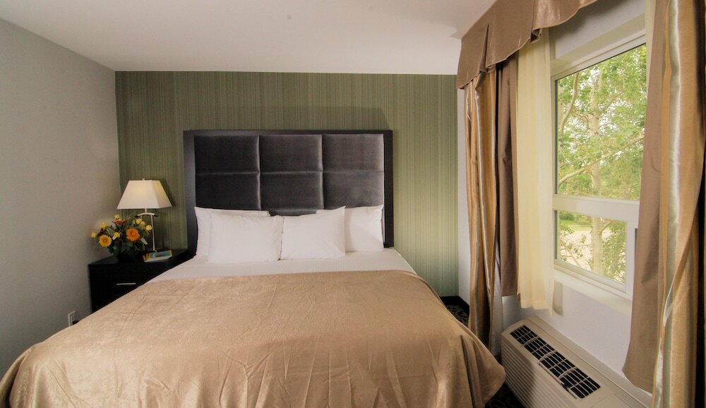 Фото Paradise Inn and Suites - Redwater