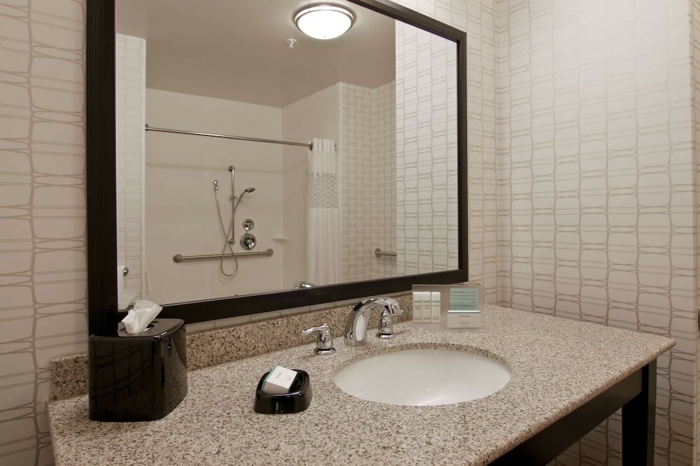 Фото Hampton Inn & Suites Bellevue Downtown-Seattle