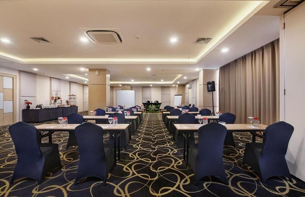 Фото Quest Hotel Darmo - Surabaya by Aston