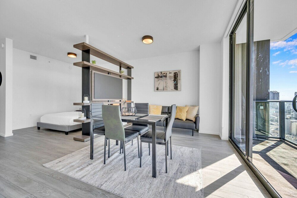 Фото Spacious Apartment with City View