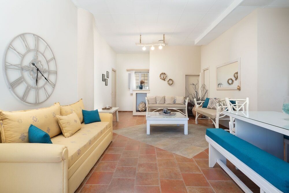 Фото Kapeli Suites