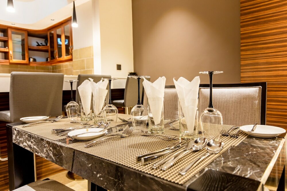 Фото Blackwood Hotel and Apartments