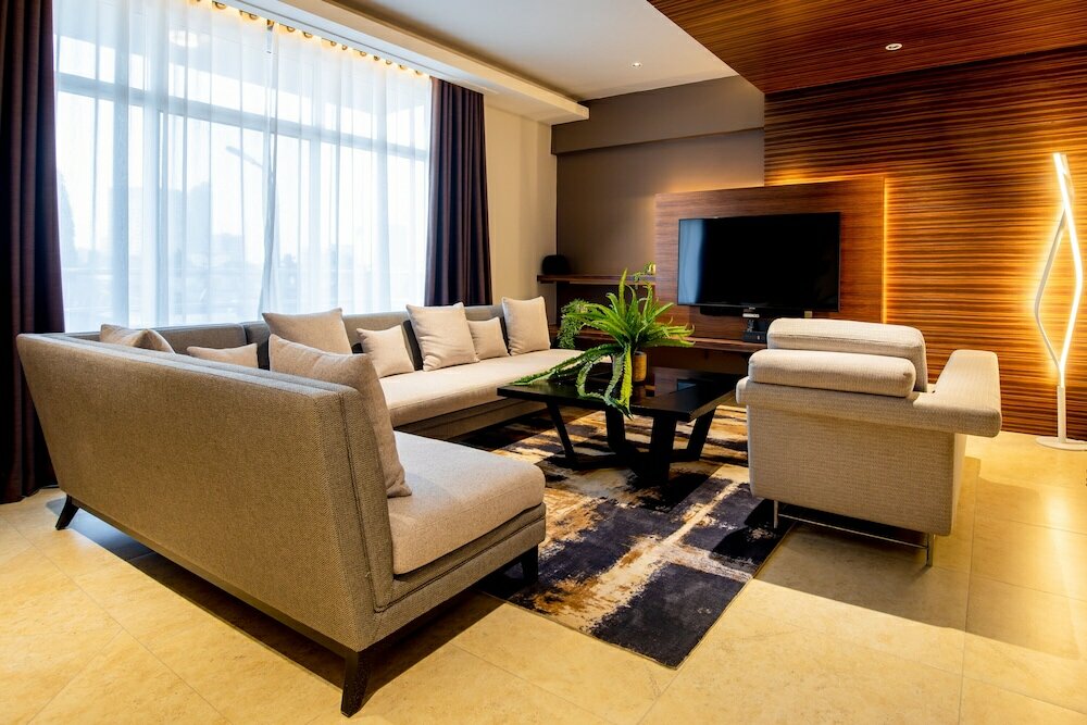 Фото Blackwood Hotel and Apartments