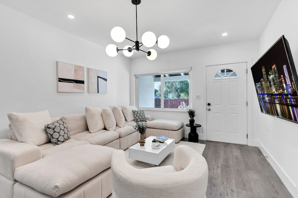 Фото Superior Design District 3bd Home