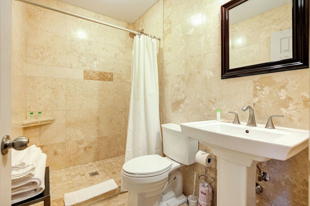 Фото Wellington Inn by Hoco Hotels Collection