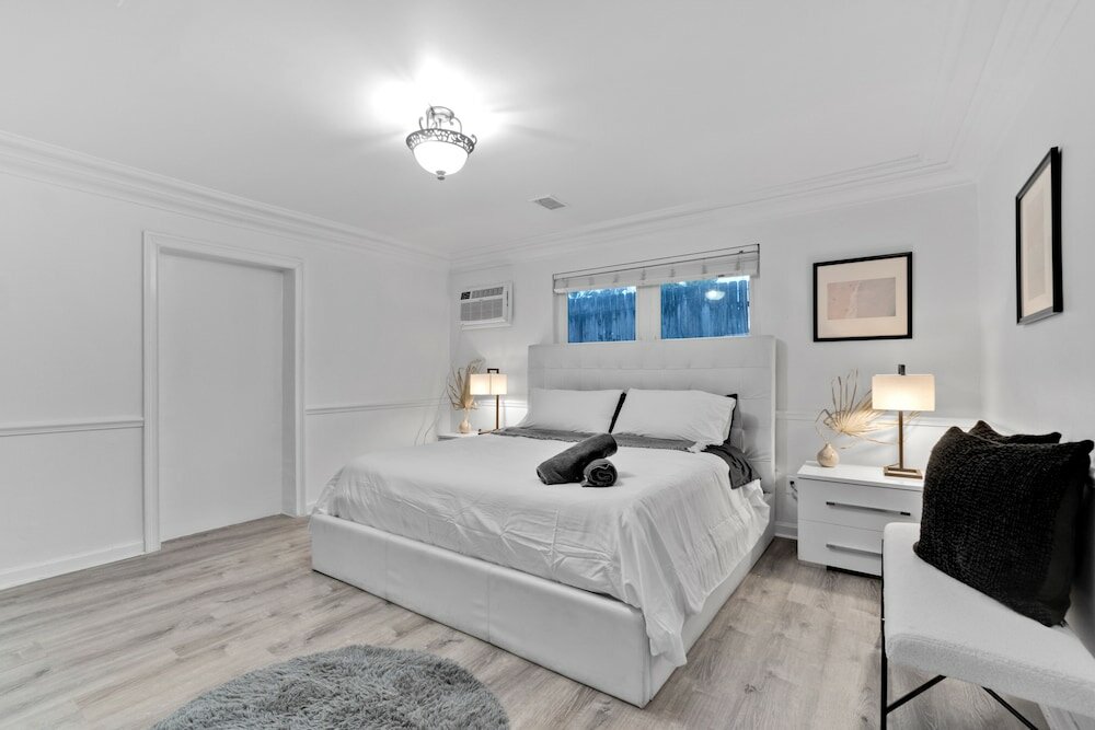 Фото Chateau Michael Luxury Brickell Villa with Pool