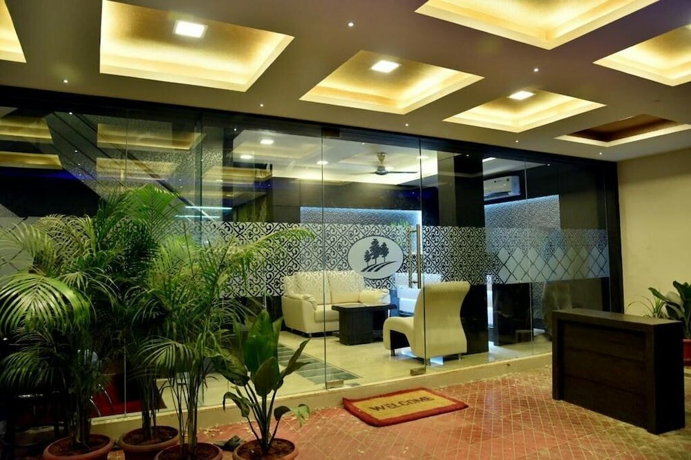 Фото Pine Tree Boutique Hotel - Greams Road