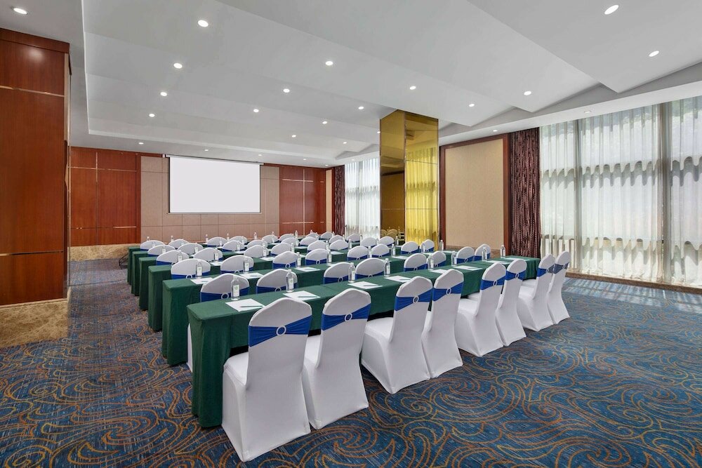 Фото Wyndham Garden Chengdu Huashuiwan