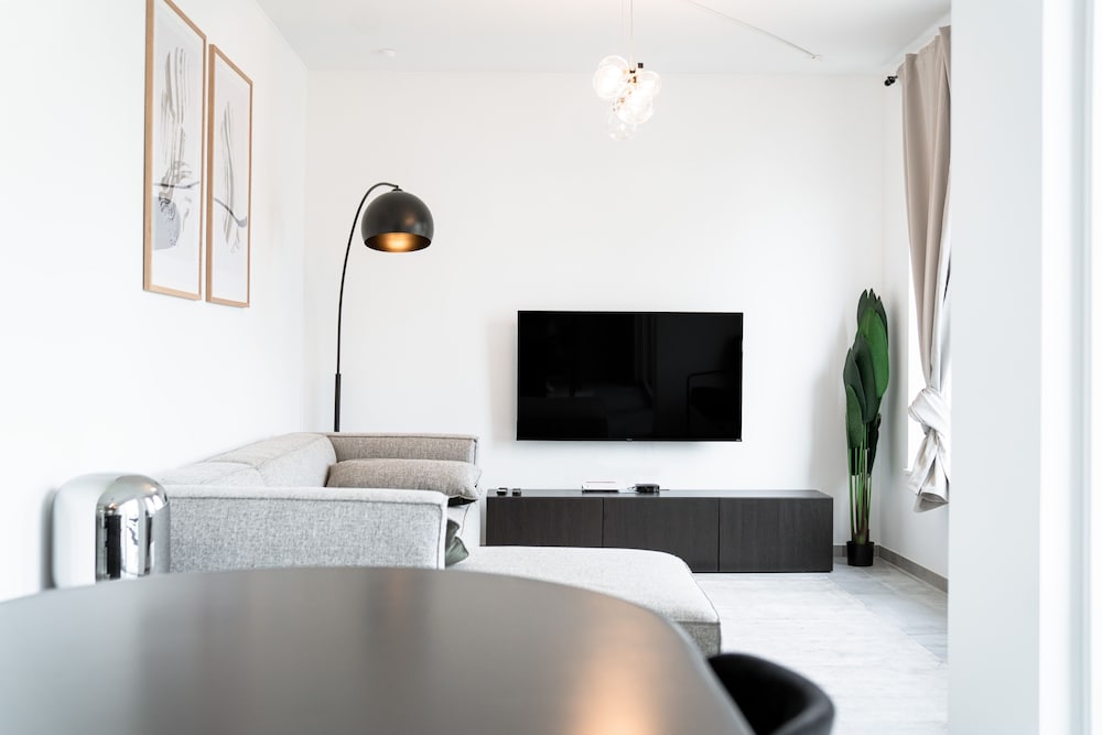 Фото Inviting Apt w Balc & Prkg in Cessange