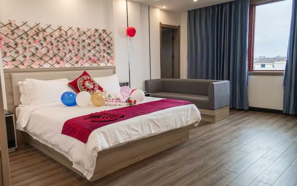 Фото G. C Royal Hotel