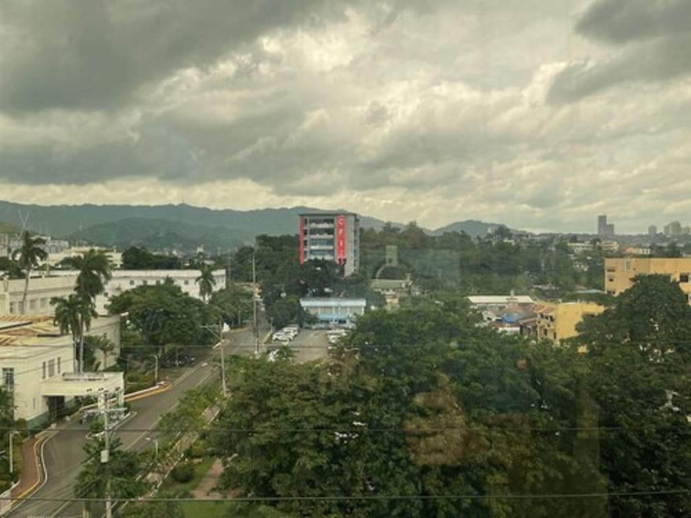 Фото Cebu Capitol Central Hotel & Suites powered by Cocotel