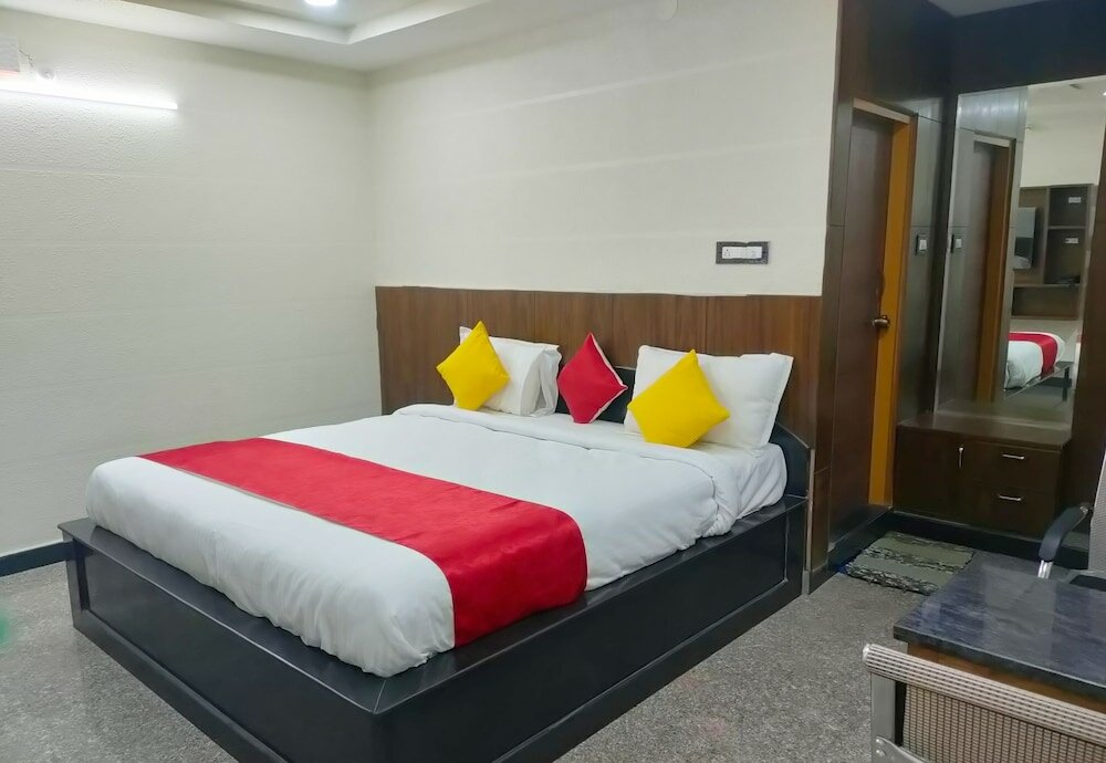 Фото Hotel New Maruthi Inn