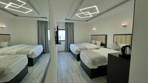 Гостиница Holiday Season Hotel