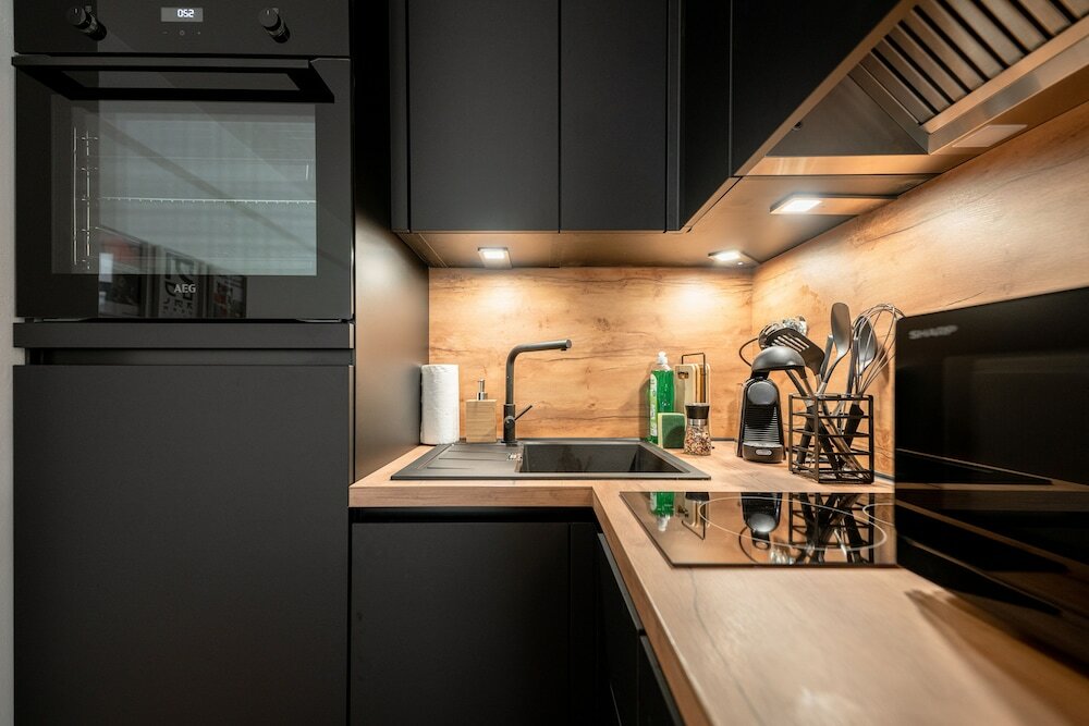 Фото Renovated Chic Studio 5 Min to City Ctr