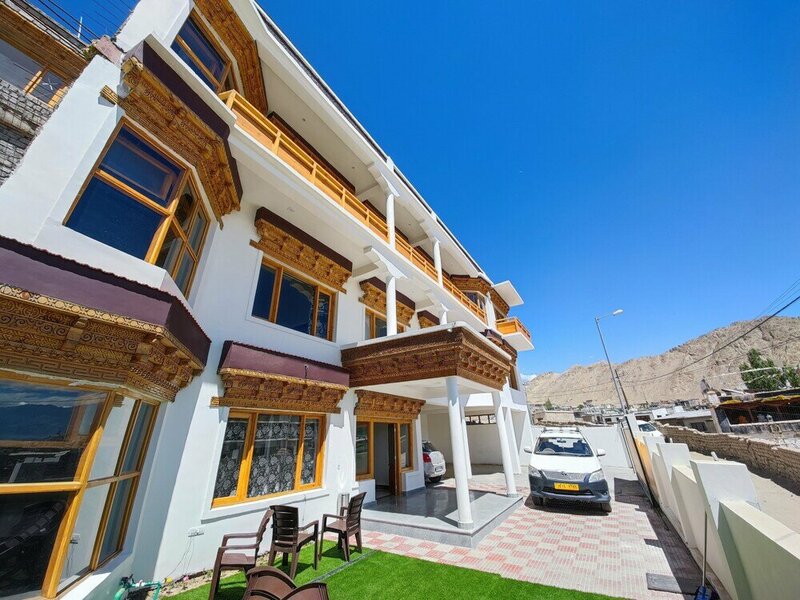 Гостиница Hotel Hill Top Heaven в Лехе
