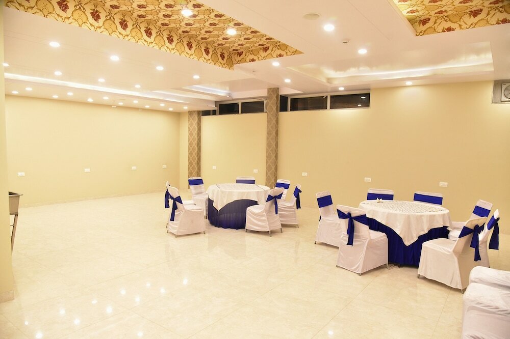 Фото FabHotel 7th Crossing