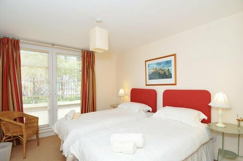 Гостиница 202 Quiet 2 Bedroom Property in Residential Area With Secure Private Parking в Эдинбурге