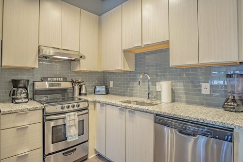 Гостиница Cozy Atlanta 2br with Balcony в Атланте