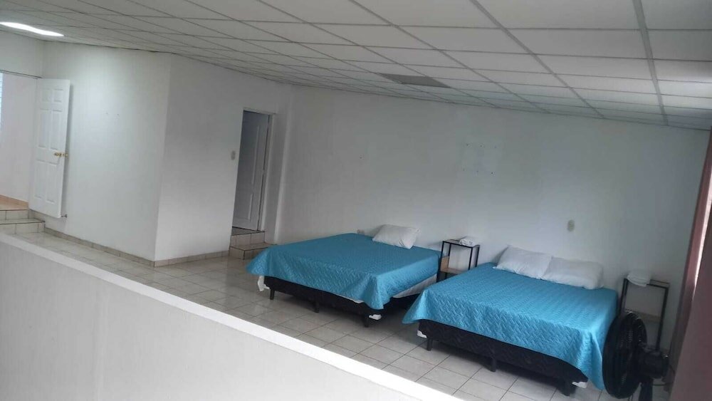 Фото Hostal Los Heroes