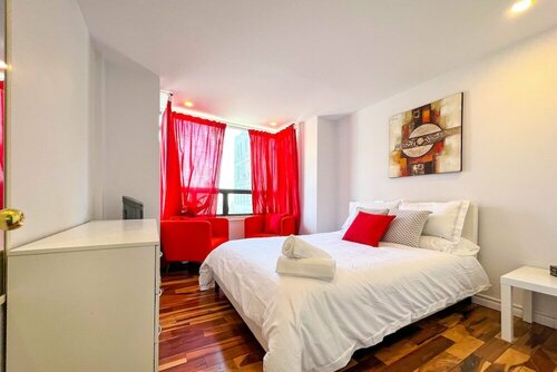 Гостиница Chic Townhome with Garage Dt Mtl в Монреале