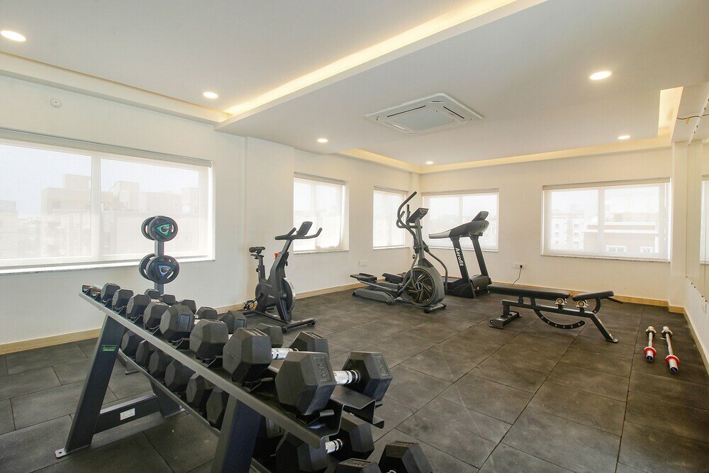 Фото Fabhotel Western Suites